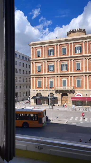 Apartamento Loft Storico In Pieno Centro! Livorno Exterior foto